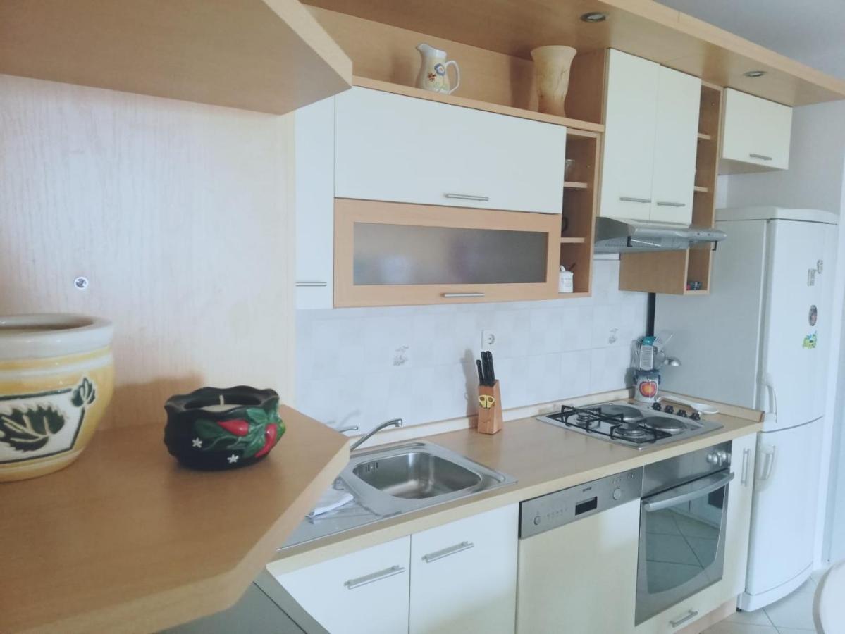 Apartment Mia - Spacious Apartment On 85 M2 With Beautiful Sea View Trogir Exterior foto
