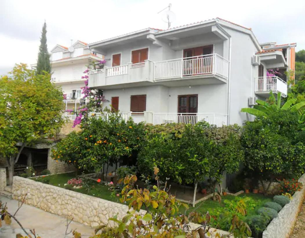 Apartment Mia - Spacious Apartment On 85 M2 With Beautiful Sea View Trogir Exterior foto