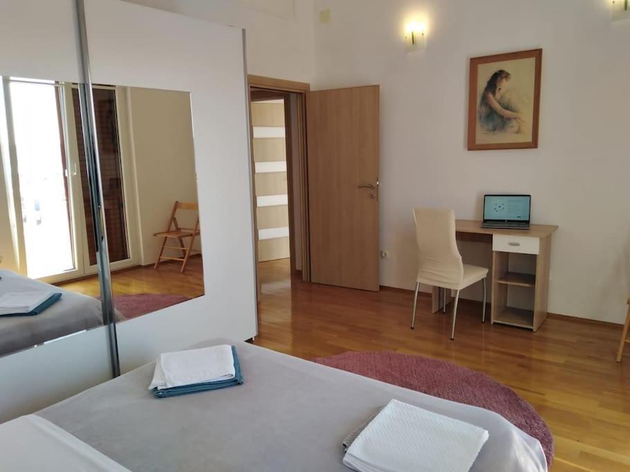 Apartment Mia - Spacious Apartment On 85 M2 With Beautiful Sea View Trogir Exterior foto