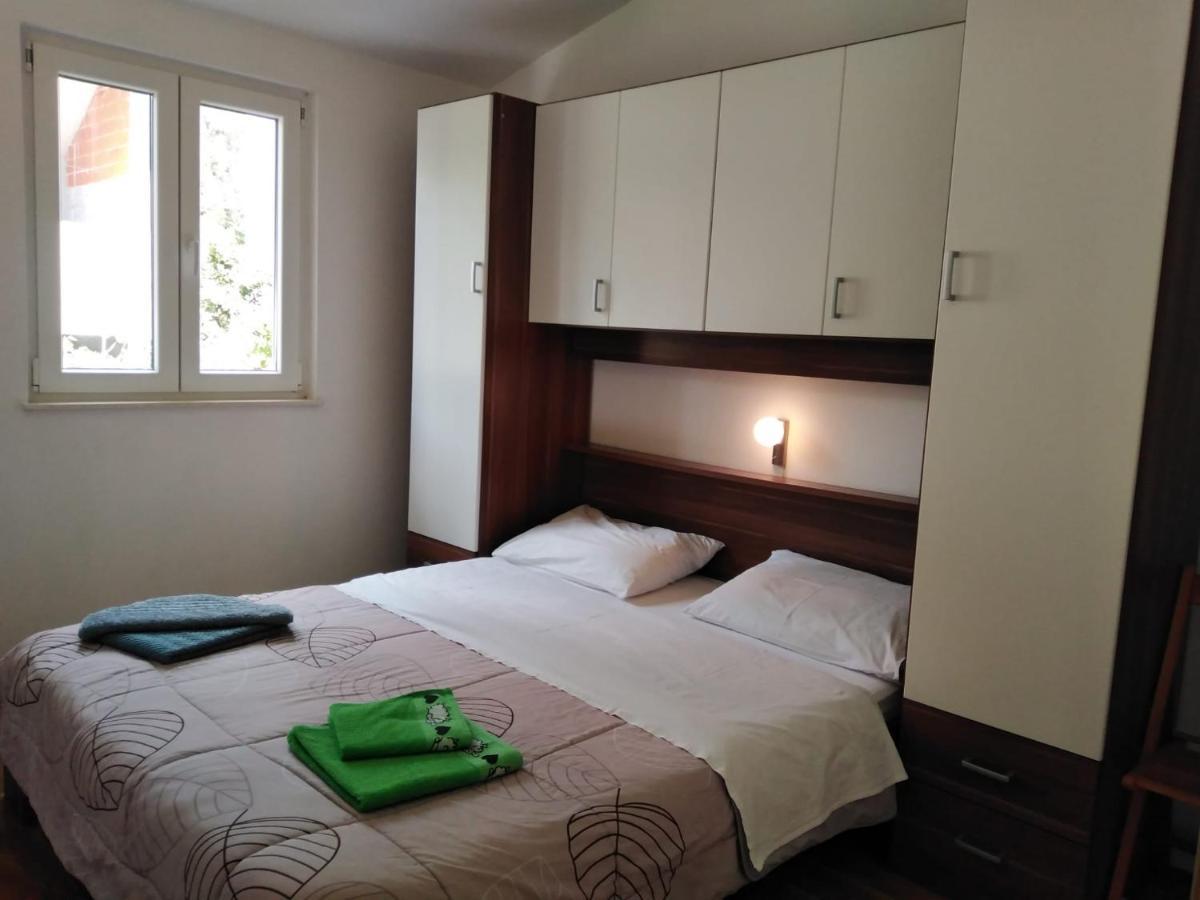 Apartment Mia - Spacious Apartment On 85 M2 With Beautiful Sea View Trogir Exterior foto