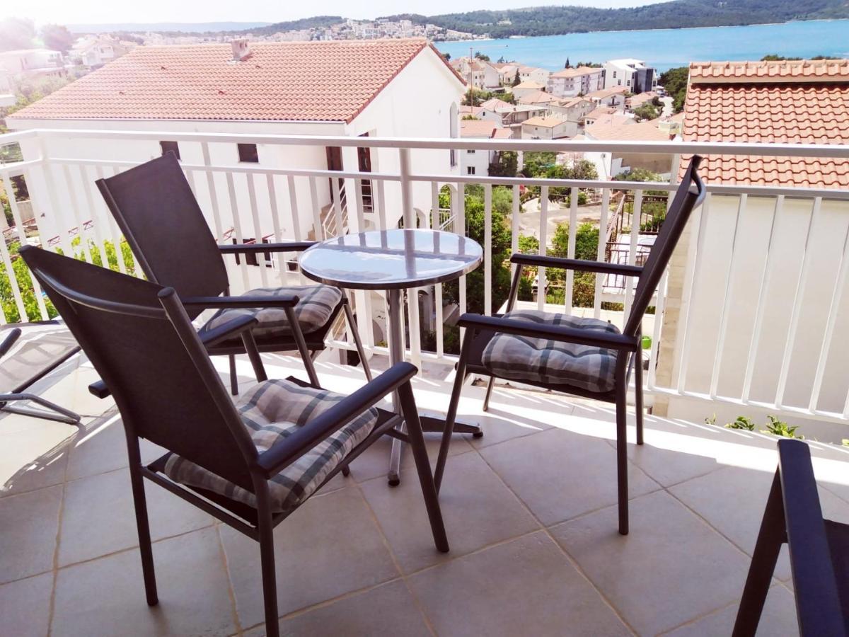 Apartment Mia - Spacious Apartment On 85 M2 With Beautiful Sea View Trogir Exterior foto