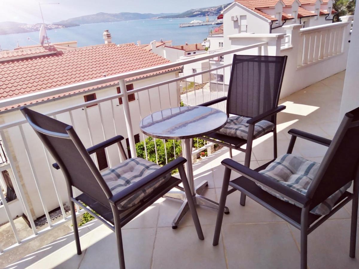 Apartment Mia - Spacious Apartment On 85 M2 With Beautiful Sea View Trogir Exterior foto