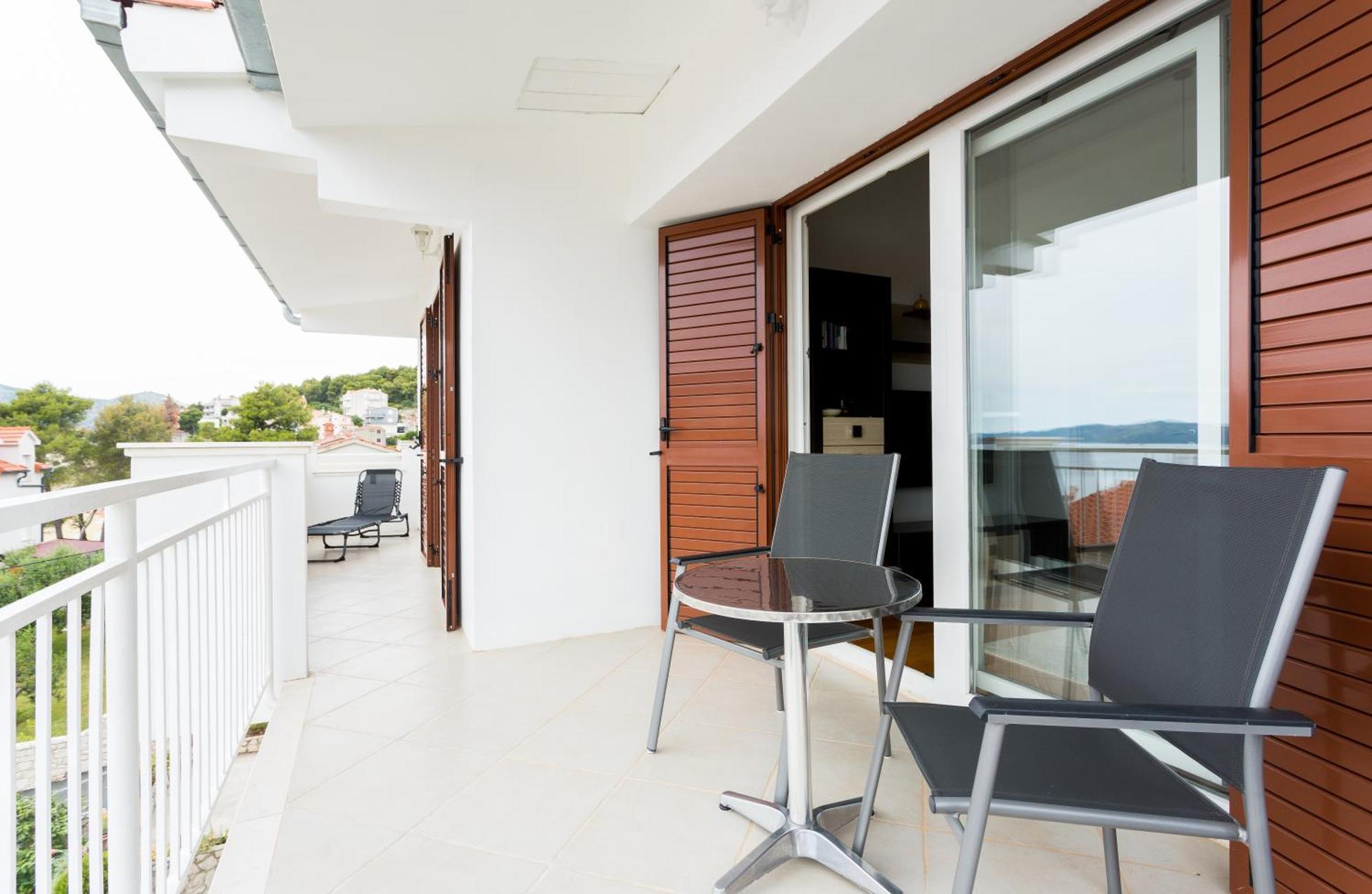 Apartment Mia - Spacious Apartment On 85 M2 With Beautiful Sea View Trogir Exterior foto